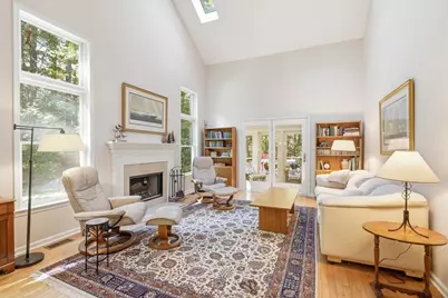 12 Chestnut Ln #12, Bedford, MA 01730 - Photo 8