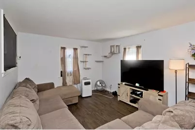 39 Seymour Ave, Springfield, MA 01109 - Photo 8