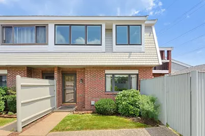 52 Rosewood Dr #52, Stoughton, MA 02072 - Photo 2
