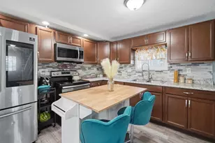 72 Switzer St, Springfield, MA 01109 - Photo 32
