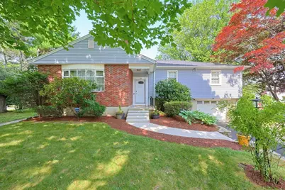 18 Fletcher St, Worcester, MA 01604 - Photo 2