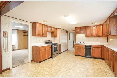 64 Ridgewood Avenue, Holyoke, MA 01040 - Photo 10