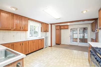 64 Ridgewood Avenue, Holyoke, MA 01040 - Photo 8