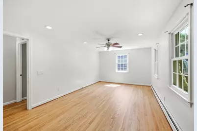 1056 North West St, Agawam, MA 01001 - Photo 12