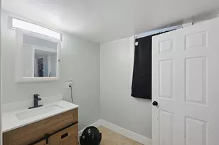 68 Howell Ct, Chelsea, MA 02150 - Photo 14
