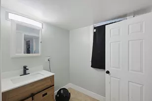 68 Howell Ct, Chelsea, MA 02150 - Photo 14