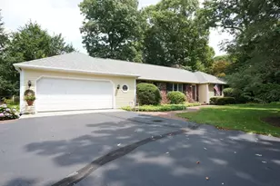 41 Wagon Wheel Rd, North Attleboro, MA 02760 - Photo 2