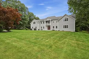 20 Raymond Cir, Westfield, MA 01085 - Photo 2
