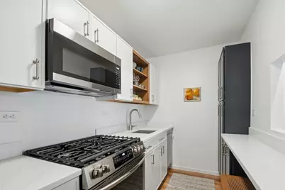 6 Whittier Pl #3L, Boston, MA 02114 - Photo 8