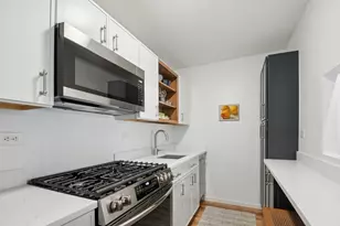 6 Whittier Pl, Boston, MA 02114 - Photo 8