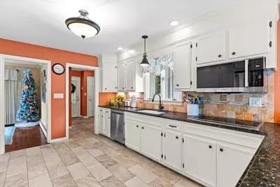 83 Braemoor Rd, Brockton, MA 02301 - Photo 16