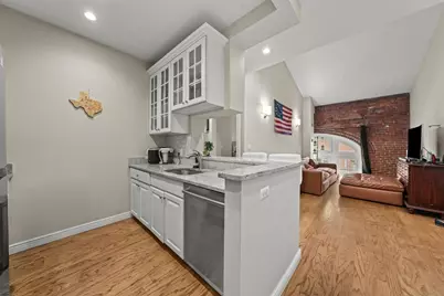 106 13th St #212, Boston, MA 02129 - Photo 2