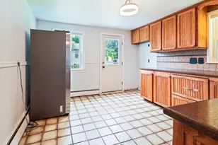 253 Central St, Hudson, MA 01749 - Photo 10