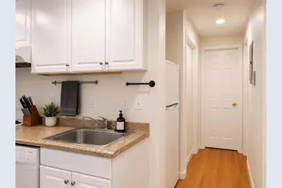 28 Phillips St #M, Boston, MA 02114 - Photo 6