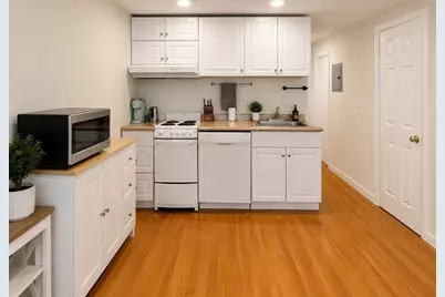 28 Phillips St #M, Boston, MA 02114 - Photo 4