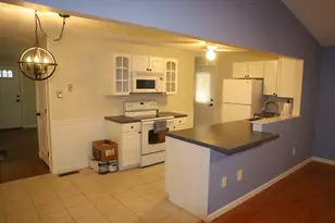 134 Peekskill Ave, Springfield, MA 01129 - Photo 8