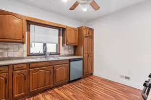 42-44 Gold Star, Cambridge, MA 02140 - Photo 4