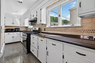 29 Bowman St, Malden, MA 02148 - Photo 14