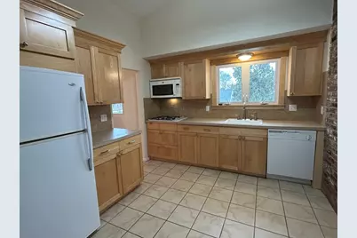 11 Debra Ln, Framingham, MA 01701 - Photo 4