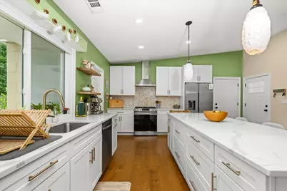 374 South St, Northampton, MA 01060 - Photo 4