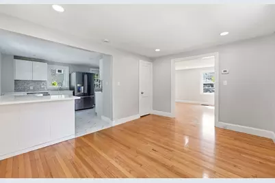 4 Hale St, West Springfield, MA 01108 - Photo 8