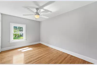 4 Hale St, West Springfield, MA 01108 - Photo 12