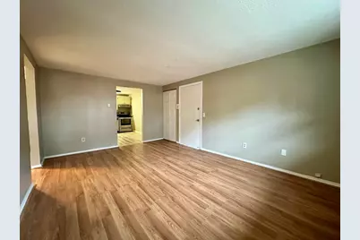 7 Maple Crest Cir #E, Holyoke, MA 01040 - Photo 6