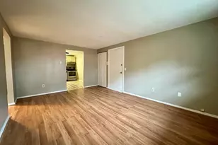 7 Maple Crest Cir, Holyoke, MA 01040 - Photo 6
