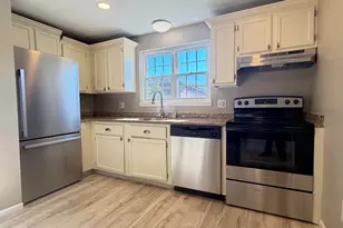 7 Maple Crest Cir, Holyoke, MA 01040 - Photo 6
