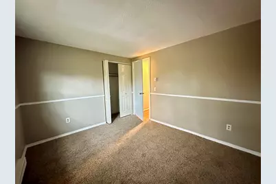 7 Maple Crest Cir #E, Holyoke, MA 01040 - Photo 10