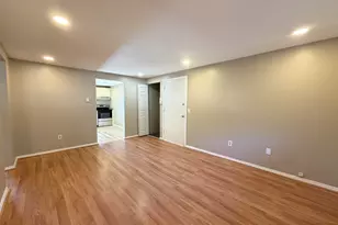 7 Maple Crest Cir, Holyoke, MA 01040 - Photo 4