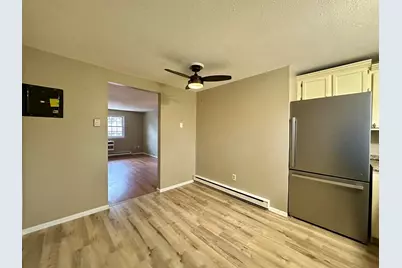 7 Maple Crest Cir #E, Holyoke, MA 01040 - Photo 4
