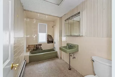 9 Bourne St, Lowell, MA 01852 - Photo 24