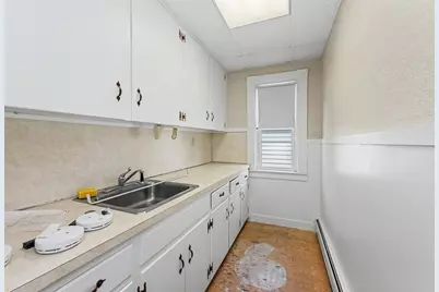 9 Bourne St, Lowell, MA 01852 - Photo 34