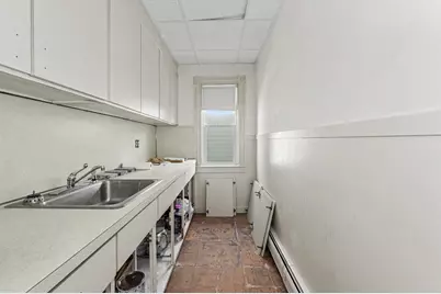 9 Bourne St, Lowell, MA 01852 - Photo 10