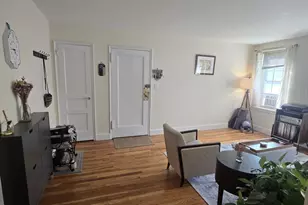 31-1/2 Englewood Ave, Brookline, MA 02445 - Photo 2
