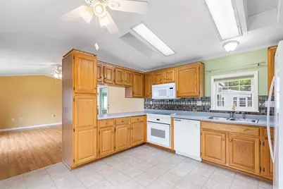 7 Robert Rd, Plainville, MA 02762 - Photo 16