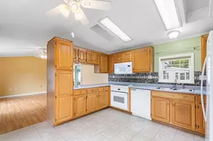 7 Robert Rd, Plainville, MA 02762 - Photo 16