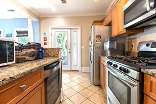26 Beach St, Boston, MA 02122 - Photo 4