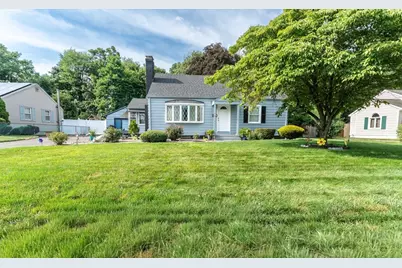 12 Kenway Dr, Springfield, MA 01104 - Photo 2