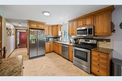 5 Auburndale Hts, Bridgewater, MA 02324 - Photo 4