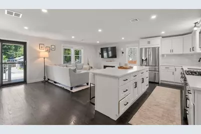 9 Beach Rd, Pembroke, MA 02359 - Photo 8