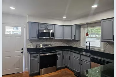 85 Lexington Ave, Lowell, MA 01854 - Photo 8