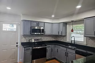 85 Lexington Ave, Lowell, MA 01854 - Photo 8