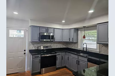 85 Lexington Ave, Lowell, MA 01854 - Photo 8