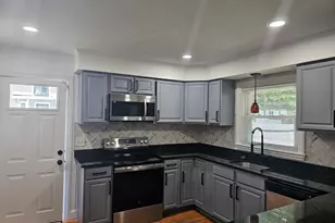85 Lexington Ave, Lowell, MA 01854 - Photo 8