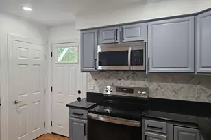 85 Lexington Ave, Lowell, MA 01854 - Photo 6