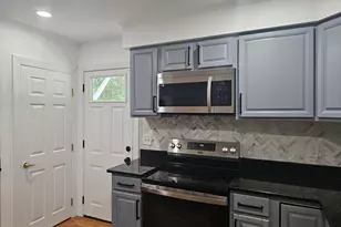 85 Lexington Ave, Lowell, MA 01854 - Photo 6