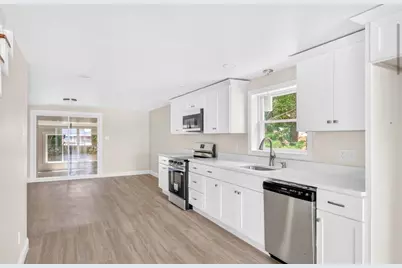 69 Wolcott Ave, Dartmouth, MA 02747 - Photo 8