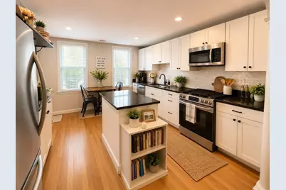 28 Monument St #1, Boston, MA 02129 - Photo 2